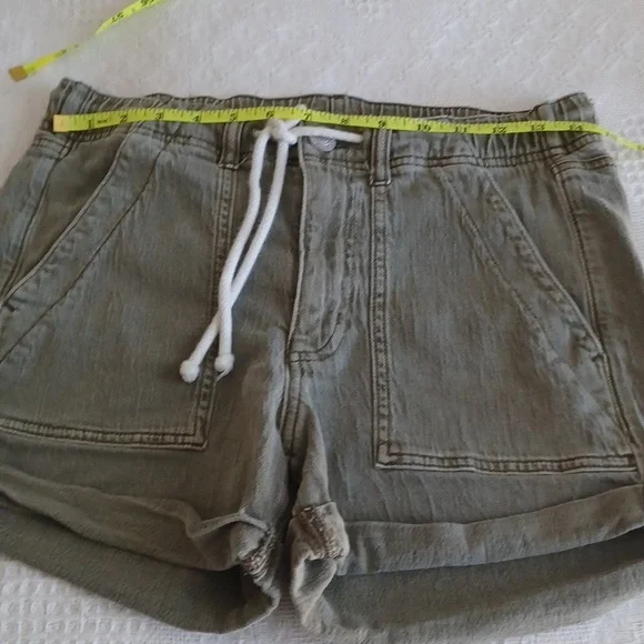 AE Shorts Size 6 - Picture 6 of 10